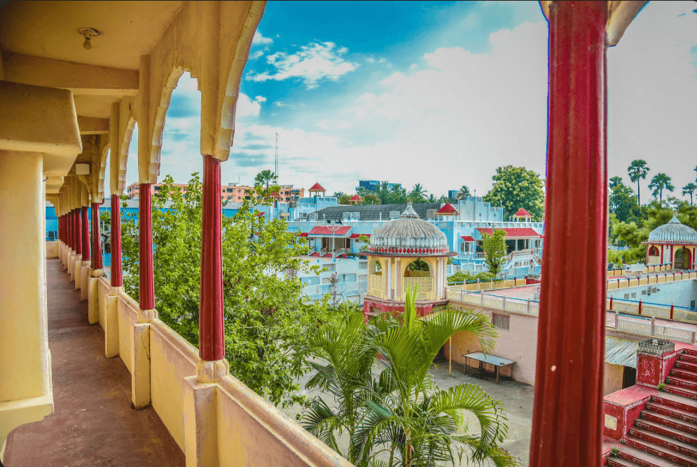 Haveli corridors and jharokhas